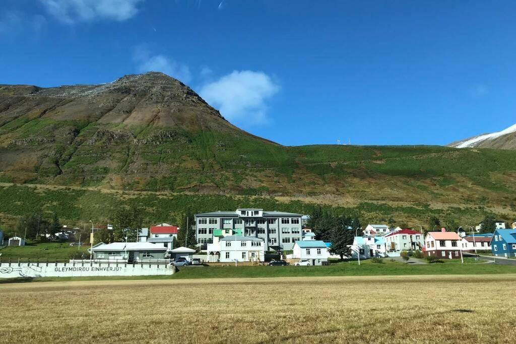 House With A Warm Soul In North Iceland Siglufjordur Exteriör bild