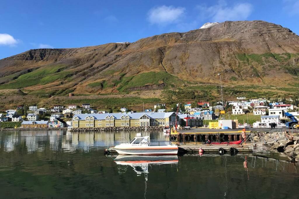 House With A Warm Soul In North Iceland Siglufjordur Exteriör bild